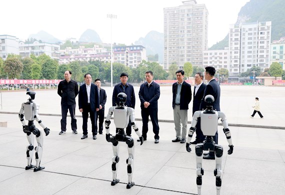 黄恩到广西现代职业技术学院调研并寄语青年技能成才报国