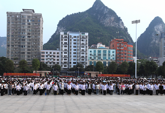 广西现代职业技术学院开展“缅怀革命先烈传承红色基因”清明祭英烈活动