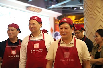 巧手烹佳肴 欢歌庆佳节 ——广西现代职业技术学院开展“一桌民族菜”实践传承活动