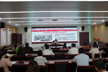 赓续百年荣光，勇担复兴使命 ——韦伟松为党员教师讲授专题党课